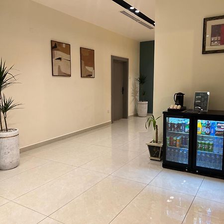 Sky Hotel Акаба Екстериор снимка