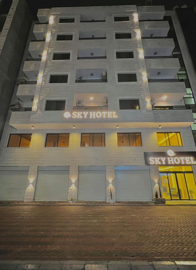 Sky Hotel Акаба Екстериор снимка