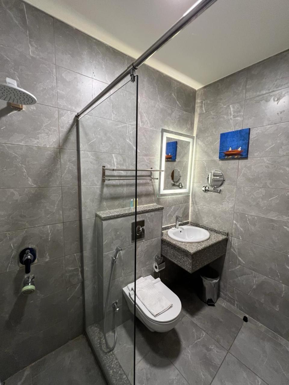 Sky Hotel Акаба Екстериор снимка