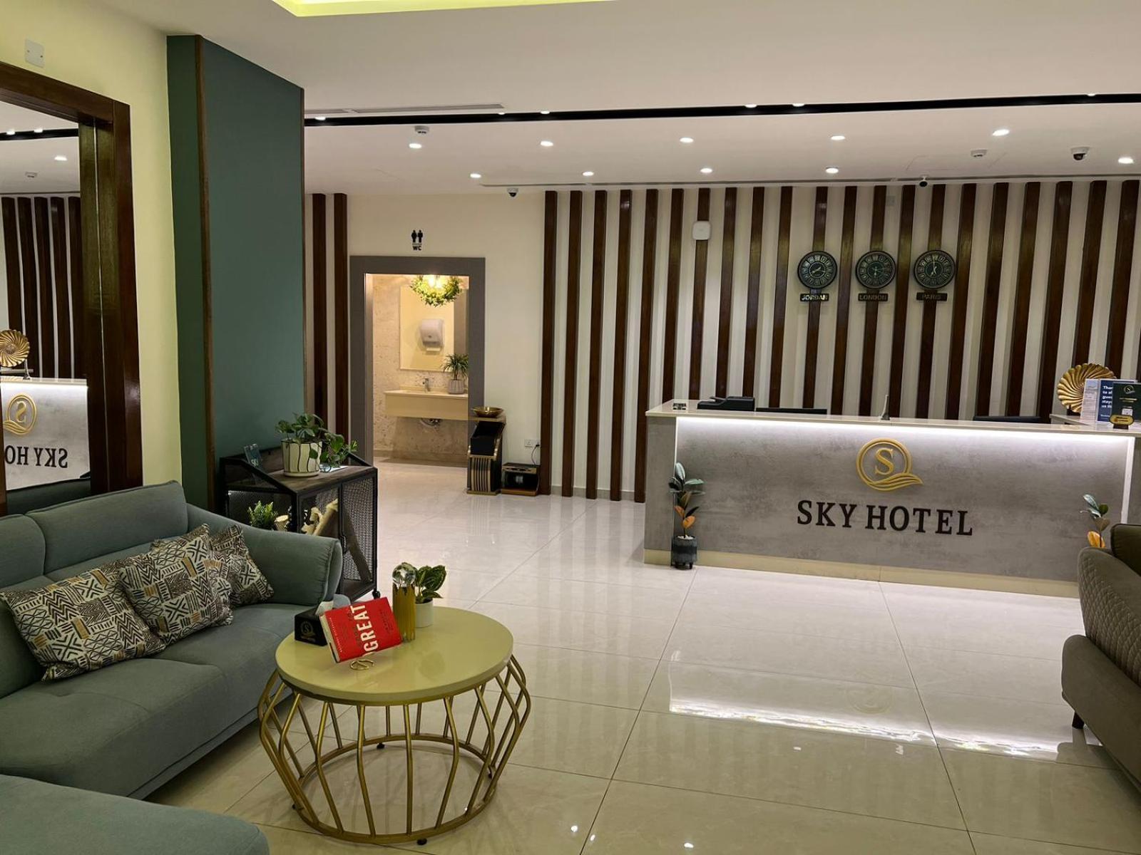 Sky Hotel Акаба Екстериор снимка