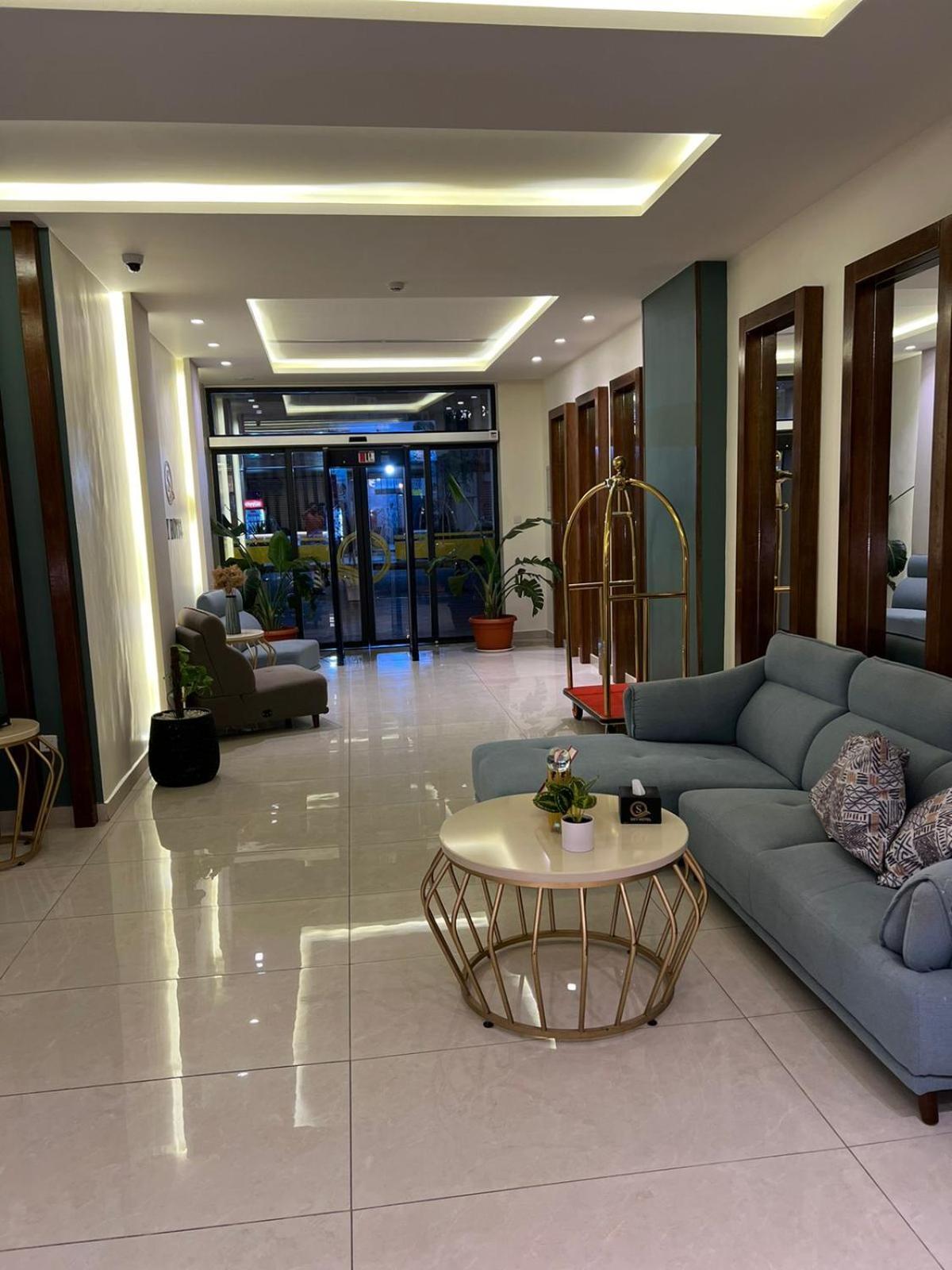 Sky Hotel Акаба Екстериор снимка