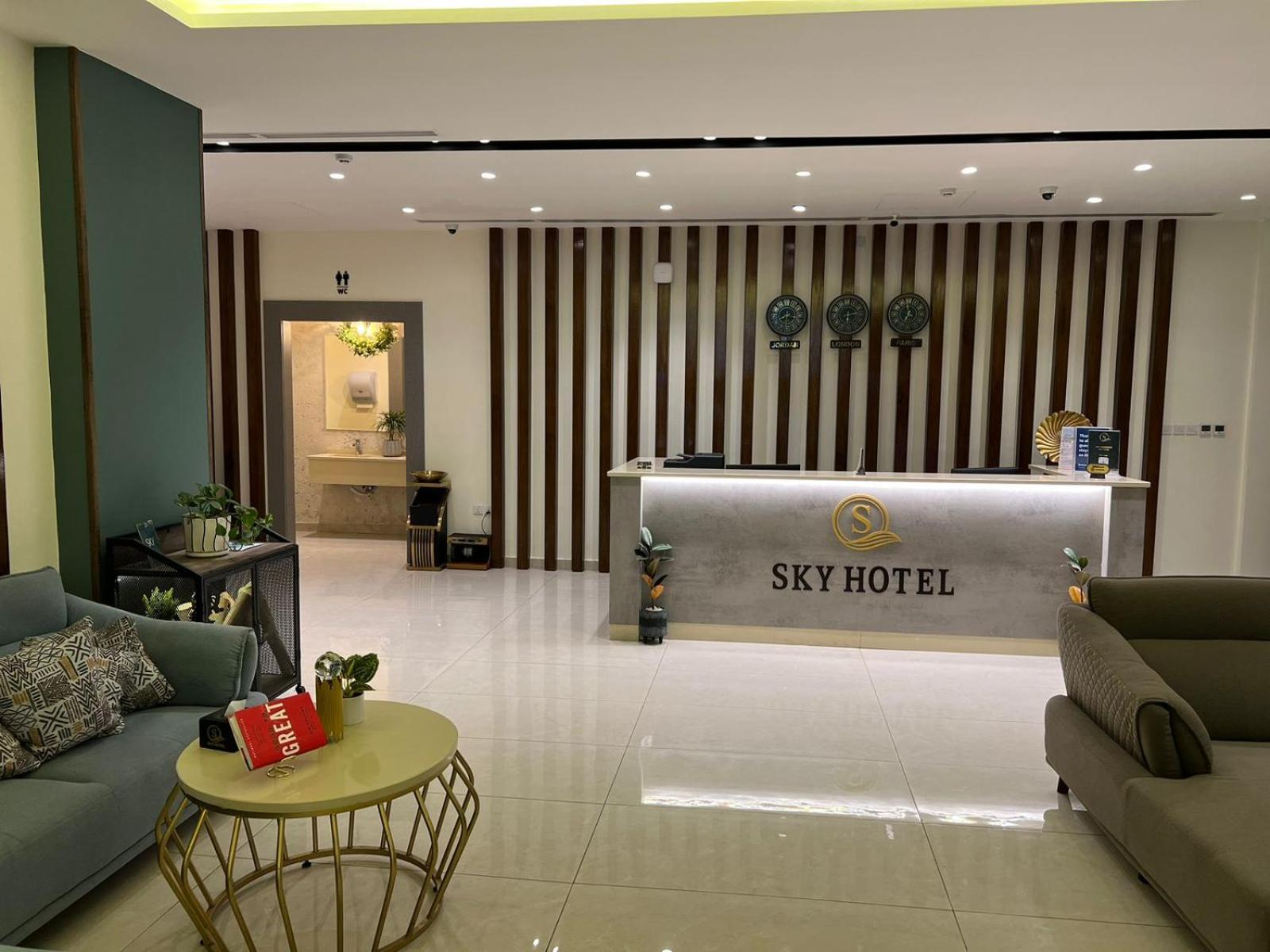 Sky Hotel Акаба Екстериор снимка