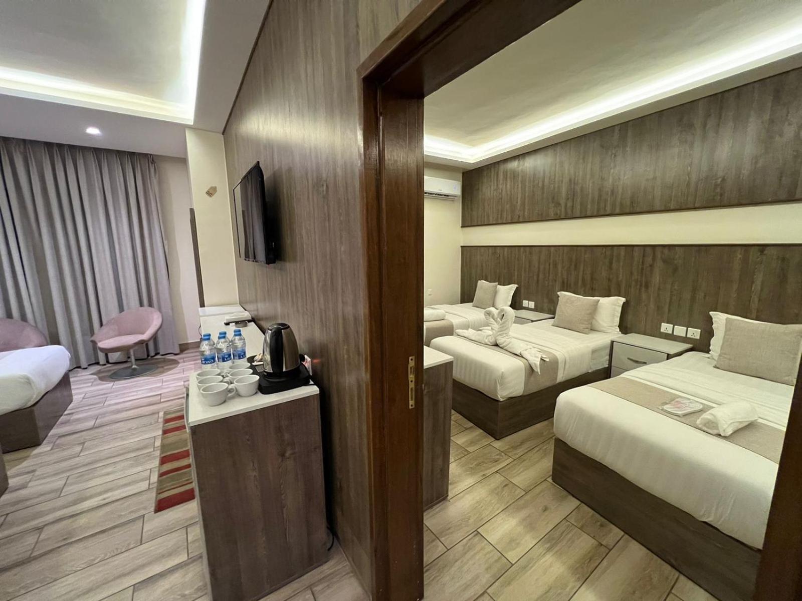 Sky Hotel Акаба Екстериор снимка