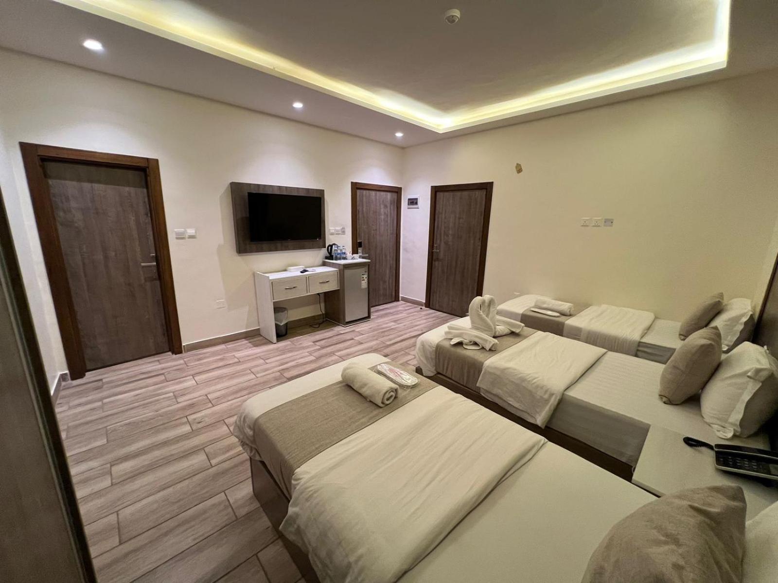 Sky Hotel Акаба Екстериор снимка