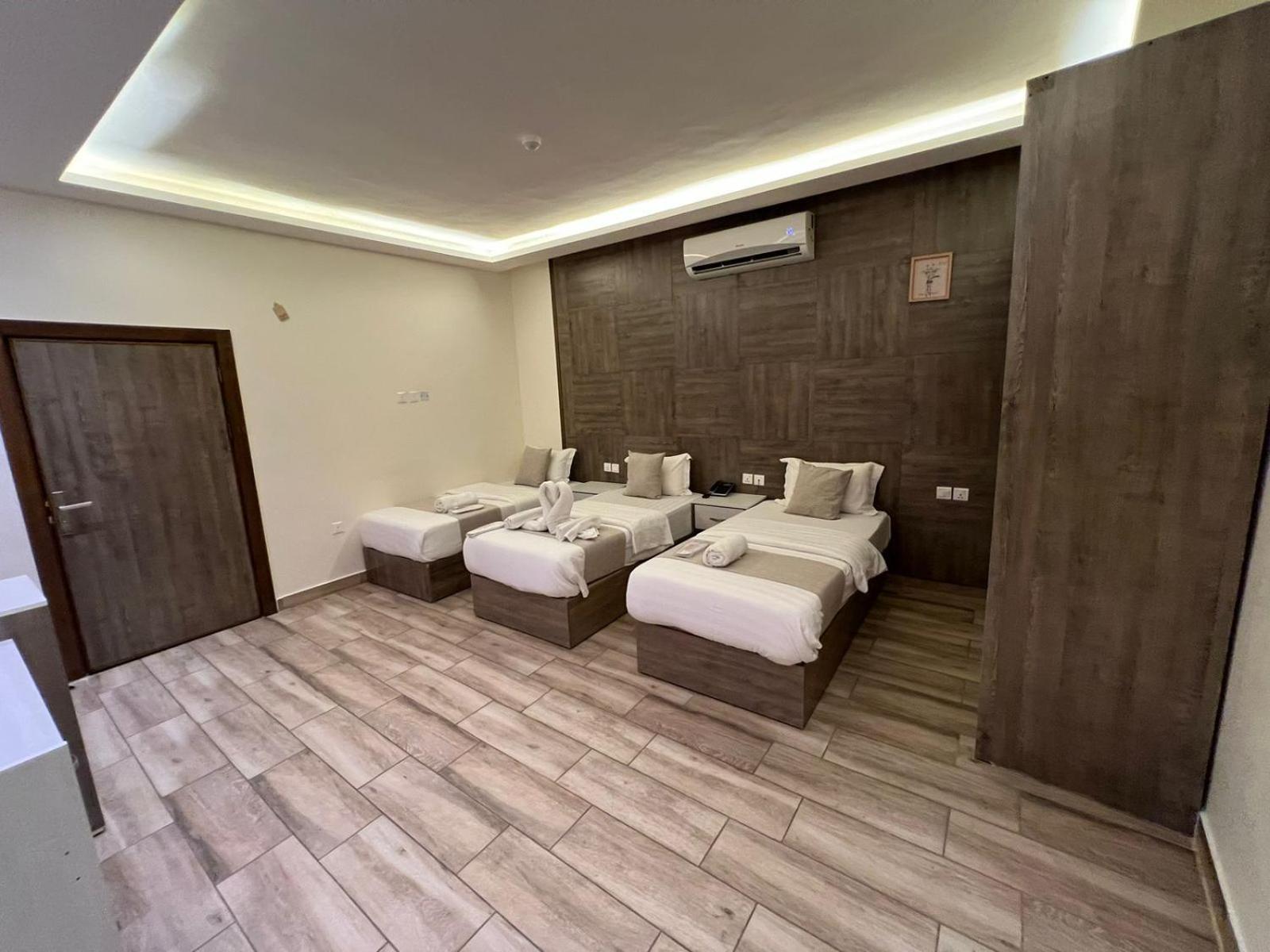 Sky Hotel Акаба Екстериор снимка