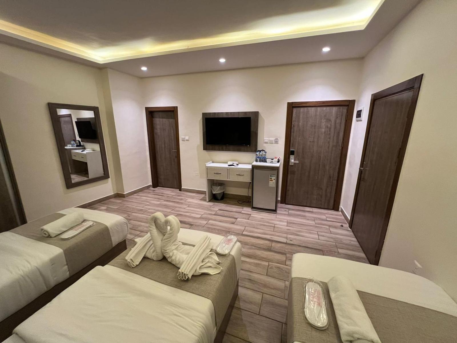 Sky Hotel Акаба Екстериор снимка