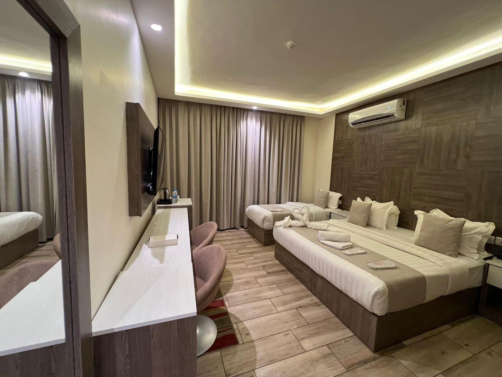 Sky Hotel Акаба Екстериор снимка