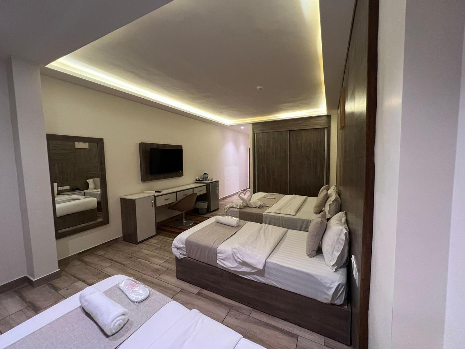 Sky Hotel Акаба Екстериор снимка