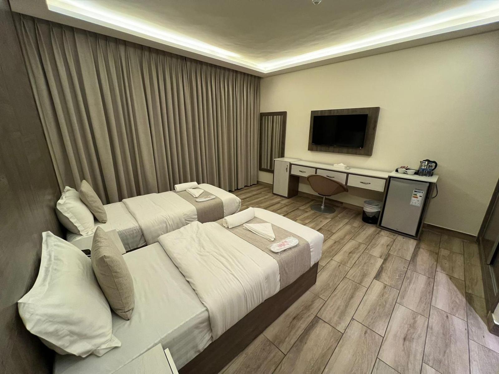 Sky Hotel Акаба Екстериор снимка