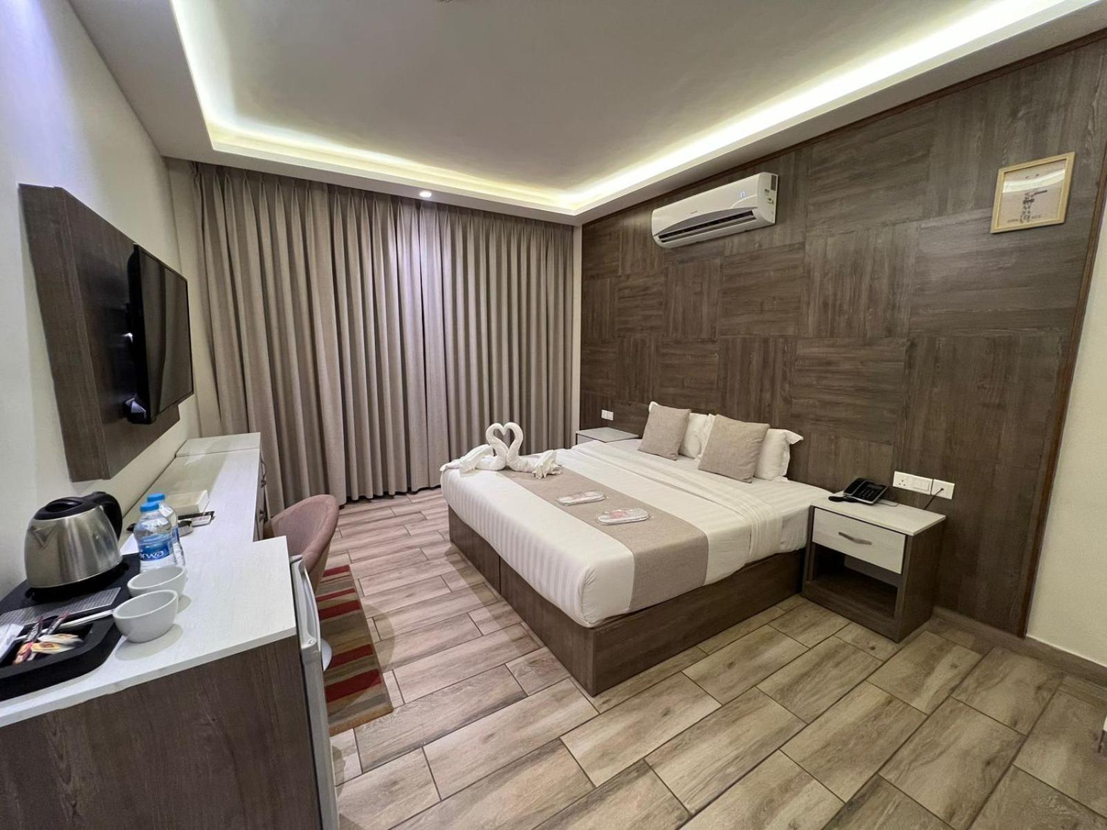 Sky Hotel Акаба Екстериор снимка