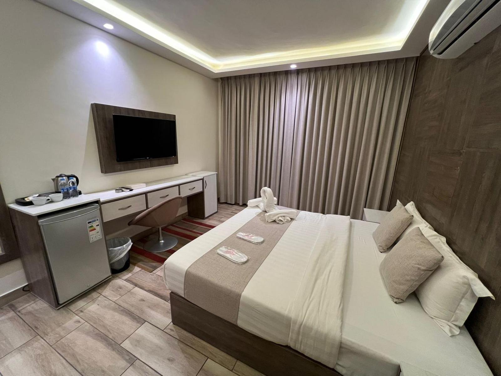 Sky Hotel Акаба Екстериор снимка
