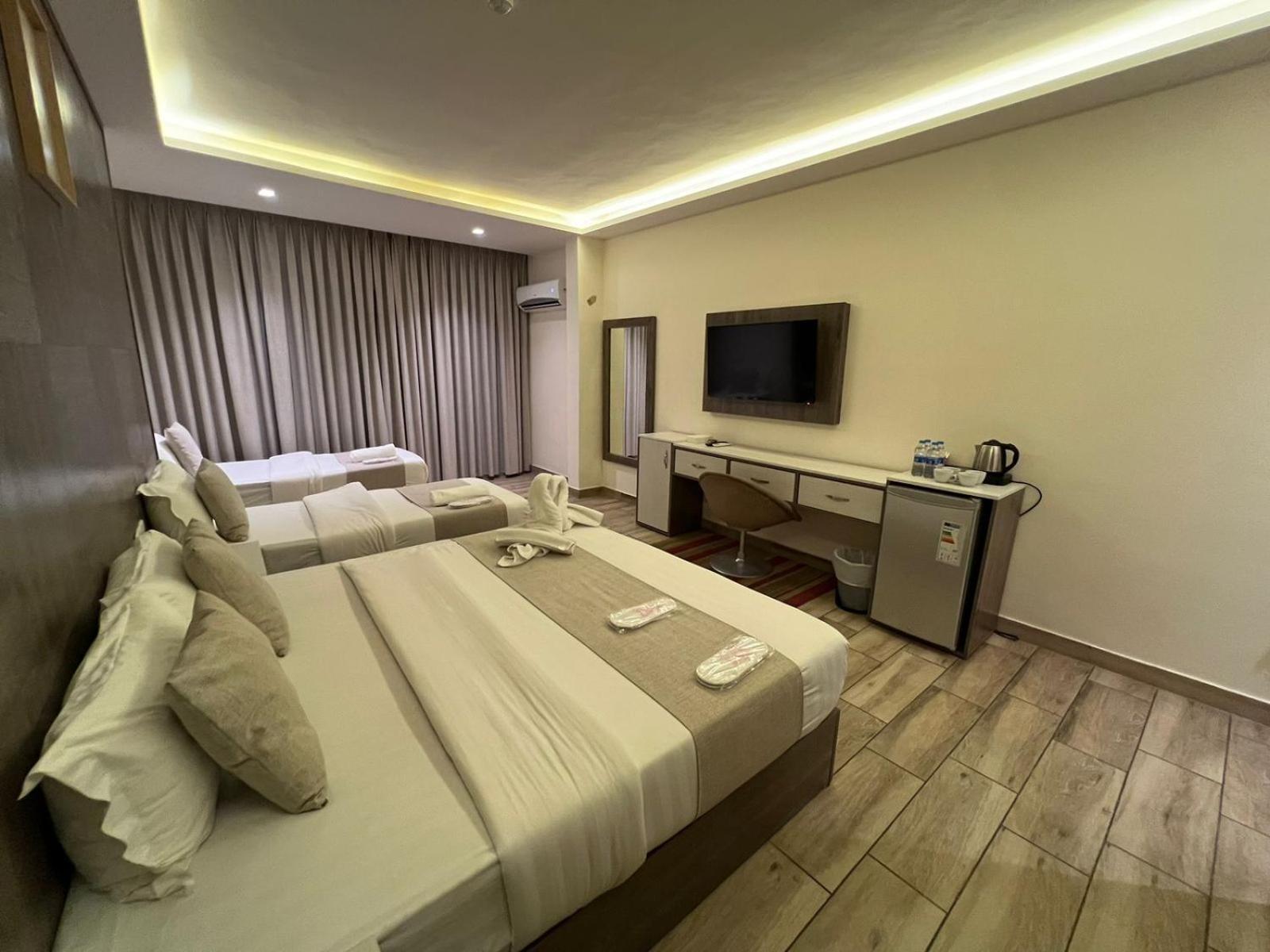 Sky Hotel Акаба Екстериор снимка