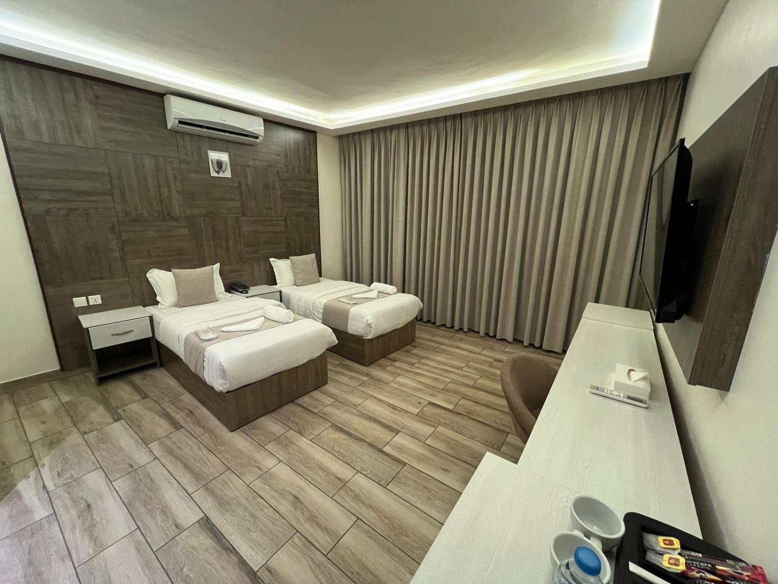 Sky Hotel Акаба Екстериор снимка