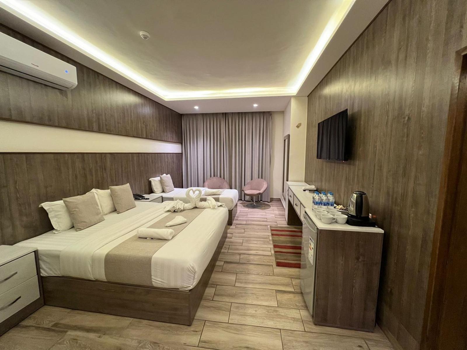 Sky Hotel Акаба Екстериор снимка