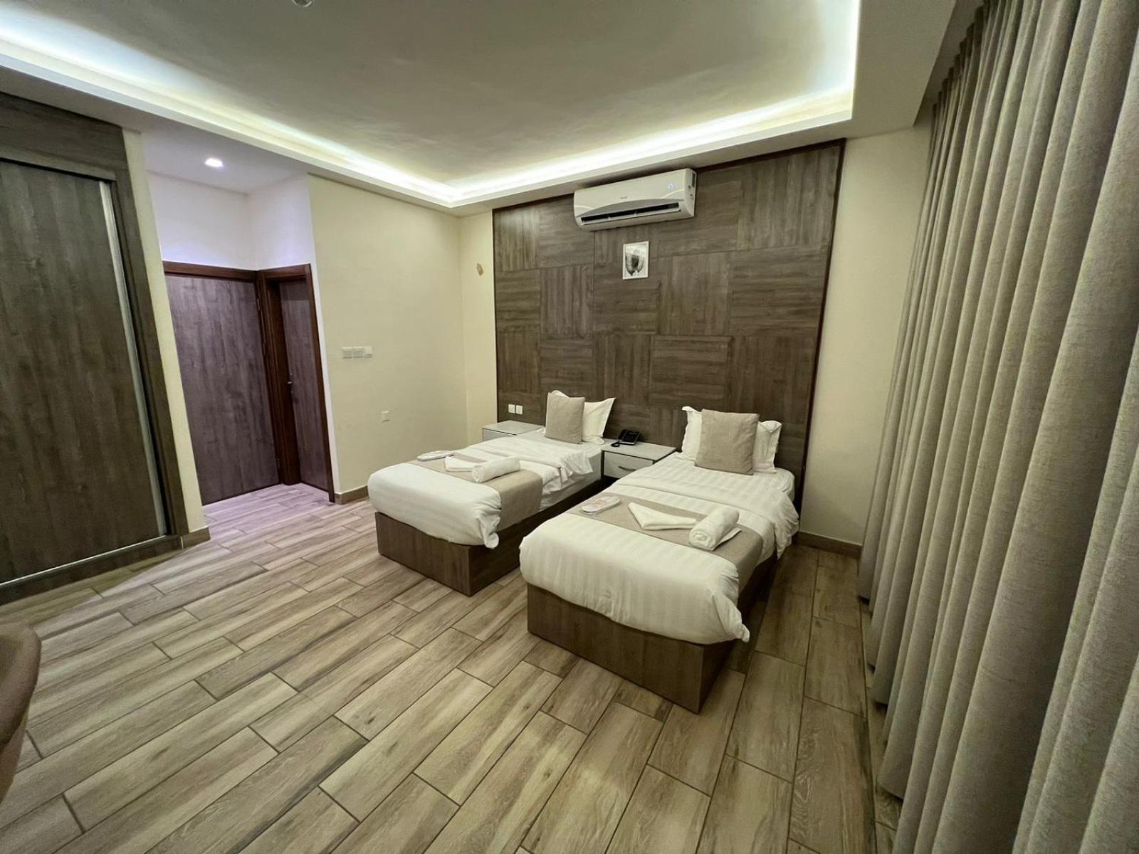 Sky Hotel Акаба Екстериор снимка