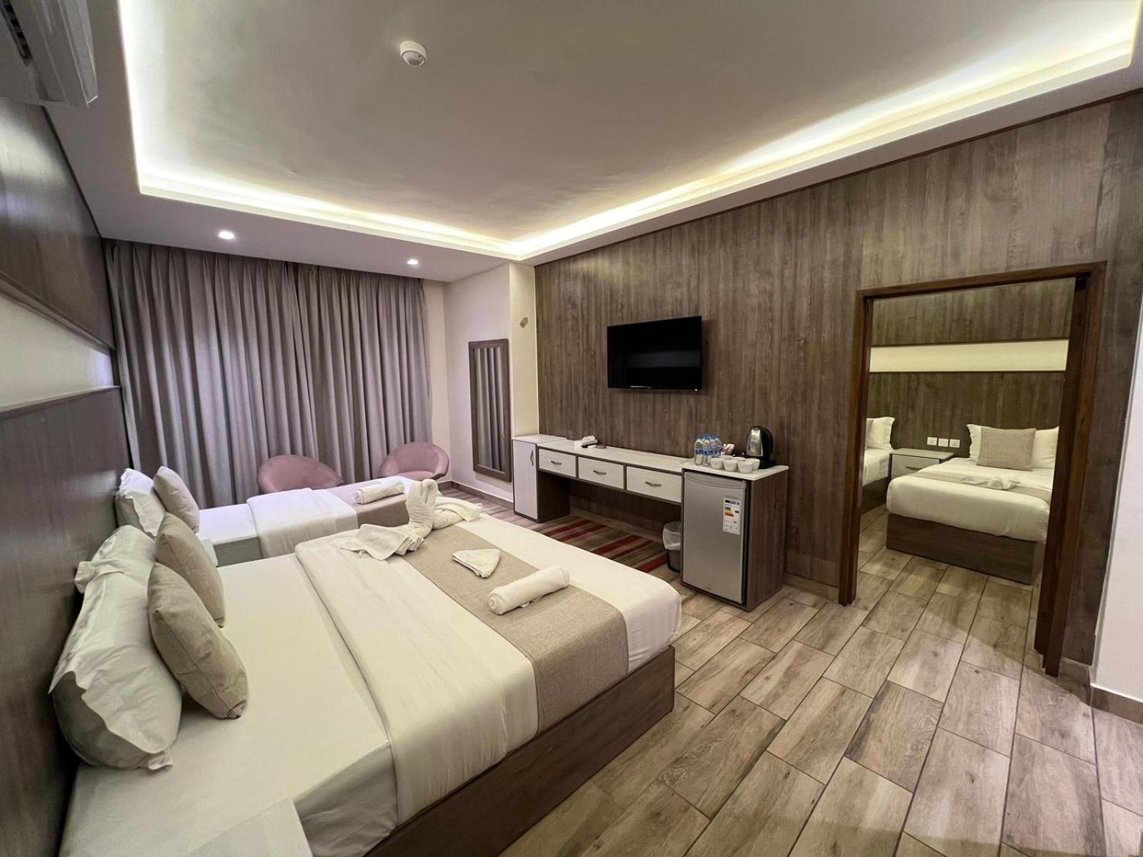 Sky Hotel Акаба Екстериор снимка